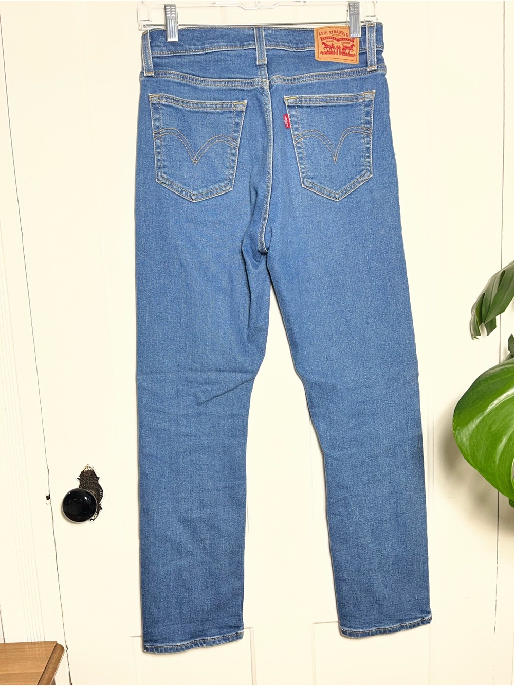 Levi’s Wedgie Straight Jeans 27 High Rise Distressed Light Wash Denim W27 L28 - Picture 3 of 5